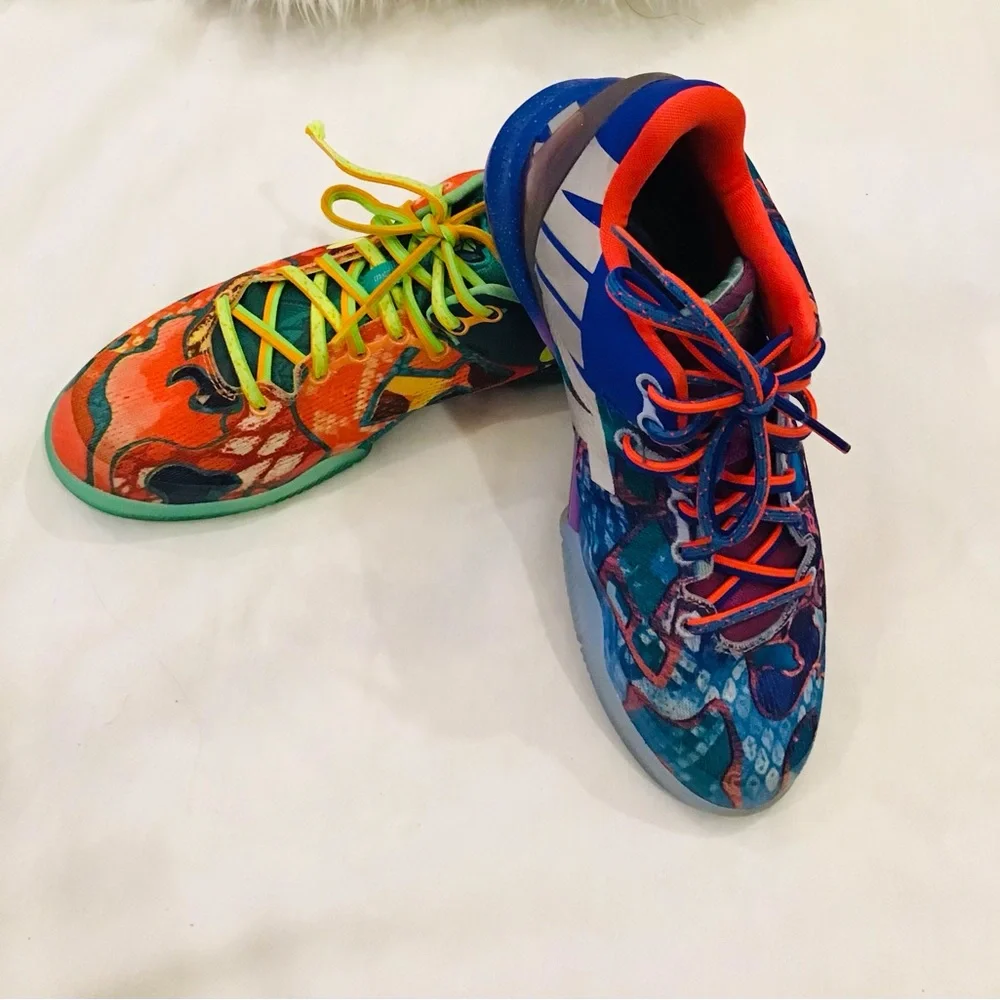 Nike vibrant pair